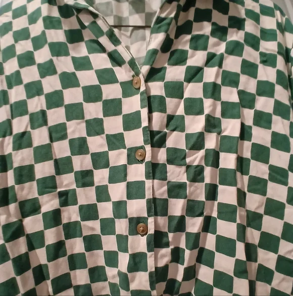 Checkered Button Down 👕 - Picture 2 of 2